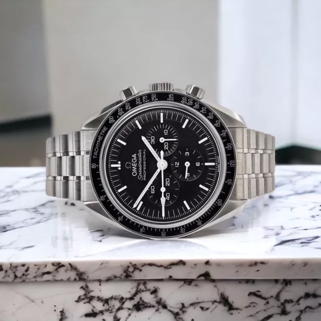 Omega Speedmaster Moonwatch 42 mm, cadran noir, saphir, 2023, référence 310.30.42.50.01.002 – Image 16