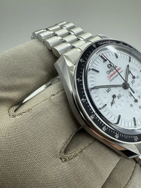 Montre chronographe Omega Speedmaster 42 mm, cadran blanc, année 2024, référence 310.30.42.50.04.001 B+P – Image 10
