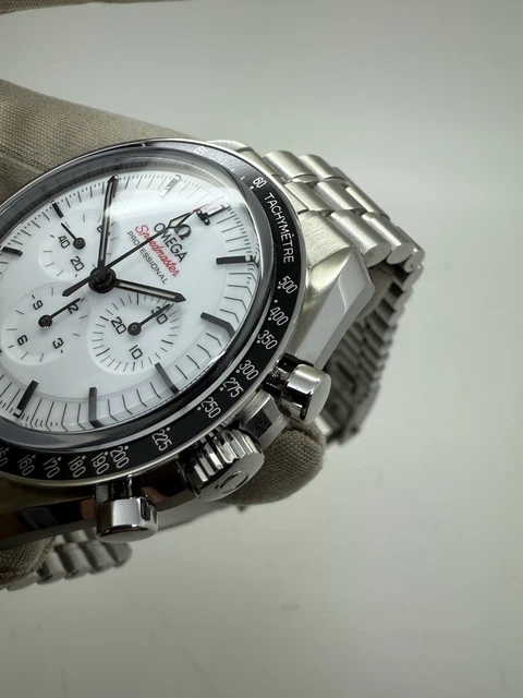 Montre chronographe Omega Speedmaster 42 mm, cadran blanc, année 2024, référence 310.30.42.50.04.001 B+P – Image 9