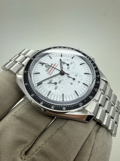 Montre chronographe Omega Speedmaster 42 mm, cadran blanc, année 2024, référence 310.30.42.50.04.001 B+P – Image 6