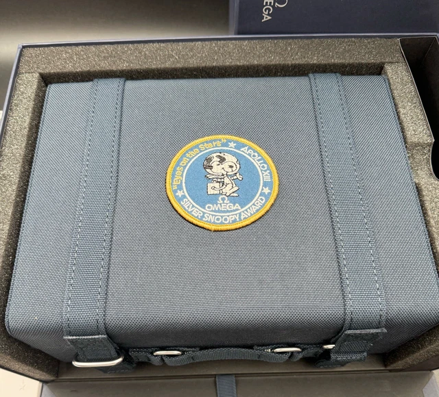 OMEGA Speedmaster 2025 « Silver Snoopy Award » 50e montre 310.32.42.50.02.001 – Image 2