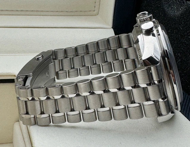 OMEGA Speedmaster 2025 « Silver Snoopy Award » 50e montre 310.32.42.50.02.001 – Image 8