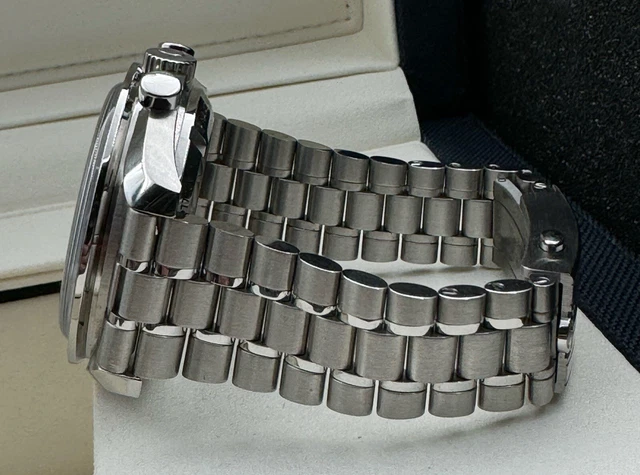 OMEGA Speedmaster 2025 « Silver Snoopy Award » 50e montre 310.32.42.50.02.001 – Image 7