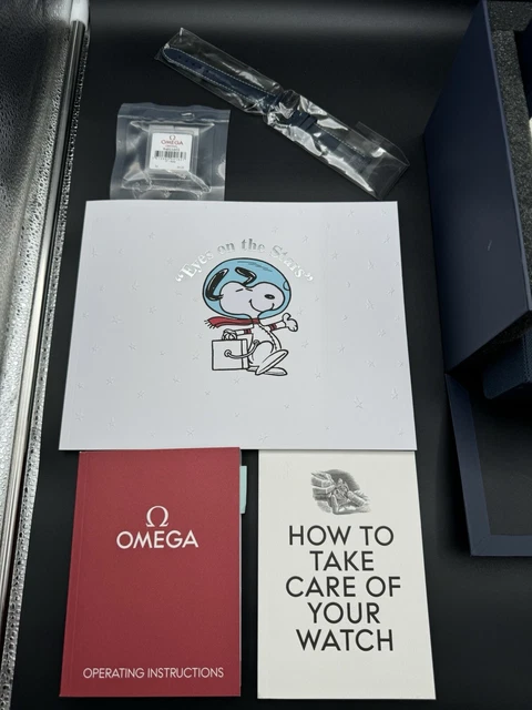 OMEGA Speedmaster 2025 « Silver Snoopy Award » 50e montre 310.32.42.50.02.001 – Image 4