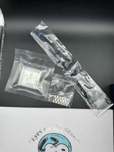 OMEGA Speedmaster 2025 « Silver Snoopy Award » 50e montre 310.32.42.50.02.001 – Image 3