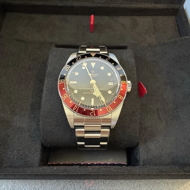 Montre Tudor Black Bay 58 GMT 39 mm, modèle 2025, modèle Coca-Cola noir rouge, 7939G1A0NRU, coffret et carte – Image 10