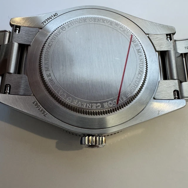 Montre Tudor Black Bay 58 GMT 39 mm, modèle 2025, modèle Coca-Cola noir rouge, 7939G1A0NRU, coffret et carte – Image 4