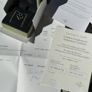 AUTHENTIQUE Pendentif Holiday Van Cleef Arpels 2016 Onyx Diamants Or Rose 18 carats