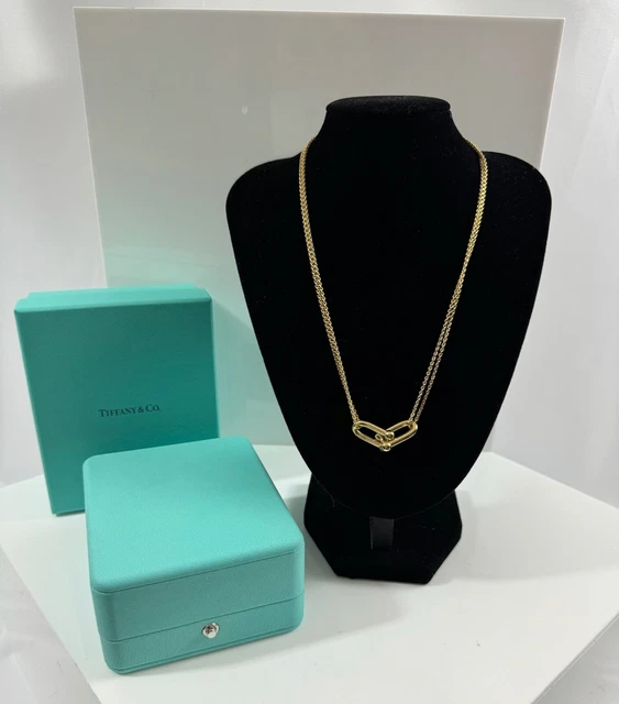 Magnifique collier Tiffany & Co. avec écrin et pochette en or 18 carats. Excellent état.