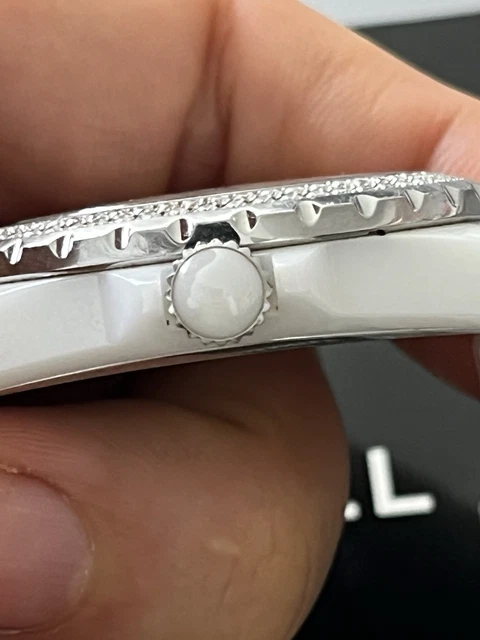 Montre CHANEL J12, lunette sertie de diamants, cadran blanc en céramique blanche, mouvement automatique, 38 mm – Image 9