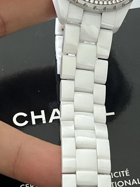 Montre CHANEL J12, lunette sertie de diamants, cadran blanc en céramique blanche, mouvement automatique, 38 mm – Image 4