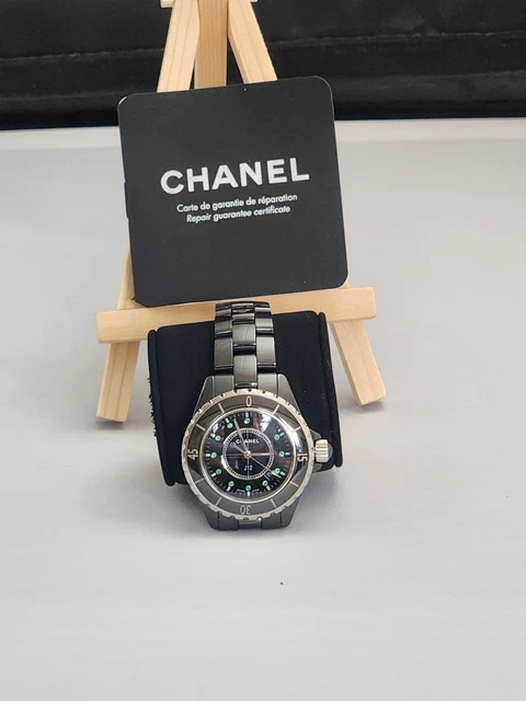 Montre Chanel J12 Quartz 33 mm en céramique noire avec index émeraude + écrin Chanel – Image 14