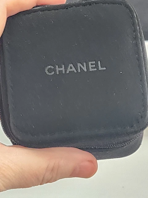 Montre Chanel J12 Quartz 33 mm en céramique noire avec index émeraude + écrin Chanel – Image 3