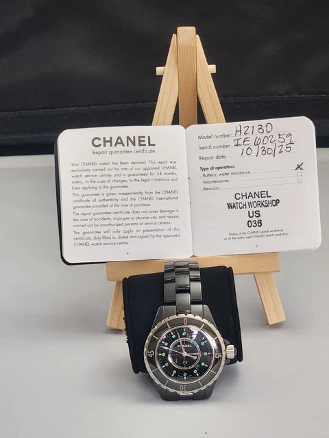 Montre Chanel J12 Quartz 33 mm en céramique noire avec index émeraude + écrin Chanel