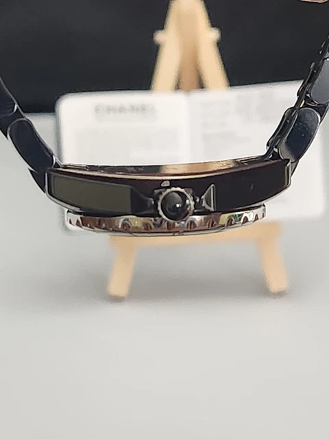 Montre Chanel J12 Quartz 33 mm en céramique noire avec index émeraude + écrin Chanel – Image 6