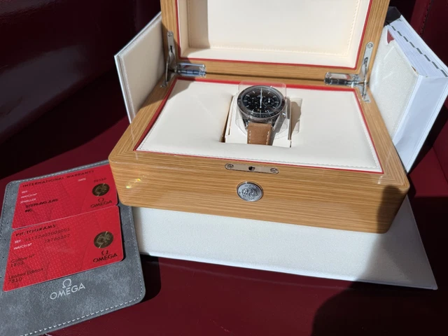 Omega Speedmaster Moonwatch Première montre Omega dans l'espace Édition limitée État neuf Portée deux fois – Image 15