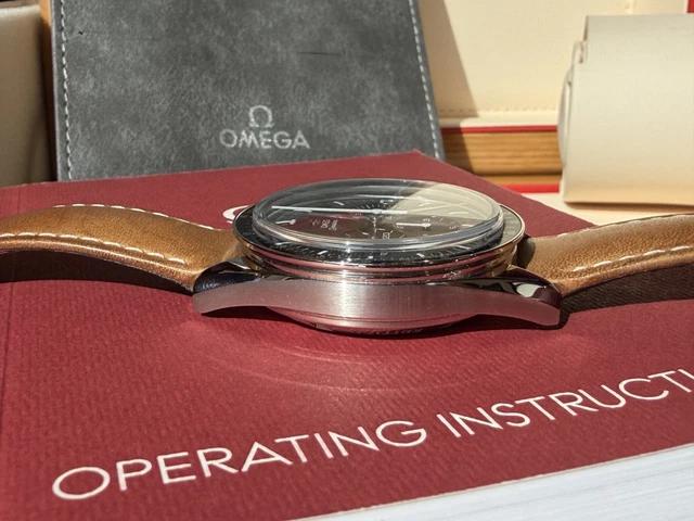 Omega Speedmaster Moonwatch Première montre Omega dans l'espace Édition limitée État neuf Portée deux fois – Image 13