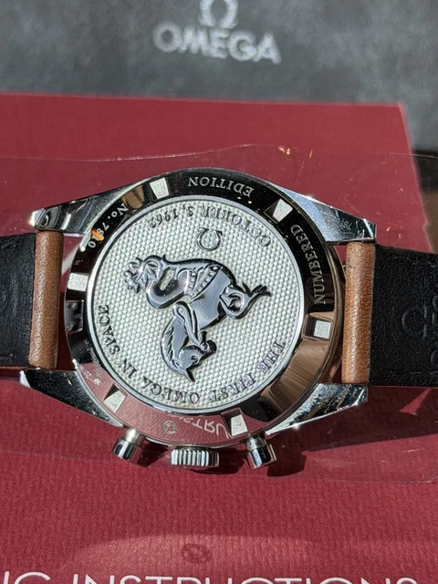 Omega Speedmaster Moonwatch Première montre Omega dans l'espace Édition limitée État neuf Portée deux fois – Image 11