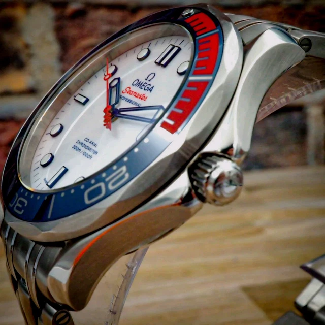 RARE OMEGA Bond Seamaster Diver 300M Commander's Watch/Blanc/Bleu/Rouge/ Bracelet – Image 12