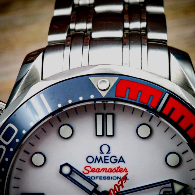 RARE OMEGA Bond Seamaster Diver 300M Commander's Watch/Blanc/Bleu/Rouge/ Bracelet – Image 9