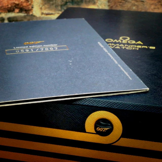 RARE OMEGA Bond Seamaster Diver 300M Commander's Watch/Blanc/Bleu/Rouge/ Bracelet – Image 17