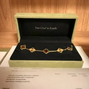Van Cleef & Arpels Alhambra Bracelet cornaline en or rose 18 carats avec boîte et certificat