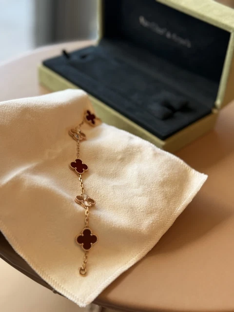 Van Cleef & Arpels Alhambra Bracelet cornaline en or rose 18 carats avec boîte et certificat – Image 2