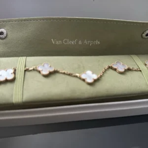 Bracelet Van Cleef & Arpels en nacre vintage Alhambra 5 motifs 19 cm