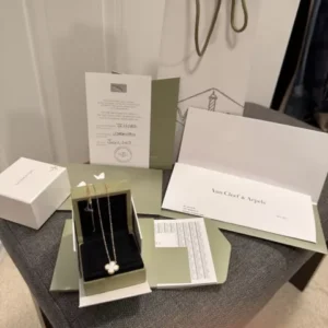 Ensemble complet de pendentifs Van Cleef & Arpels Vintage Alhambra en or jaune 18 carats