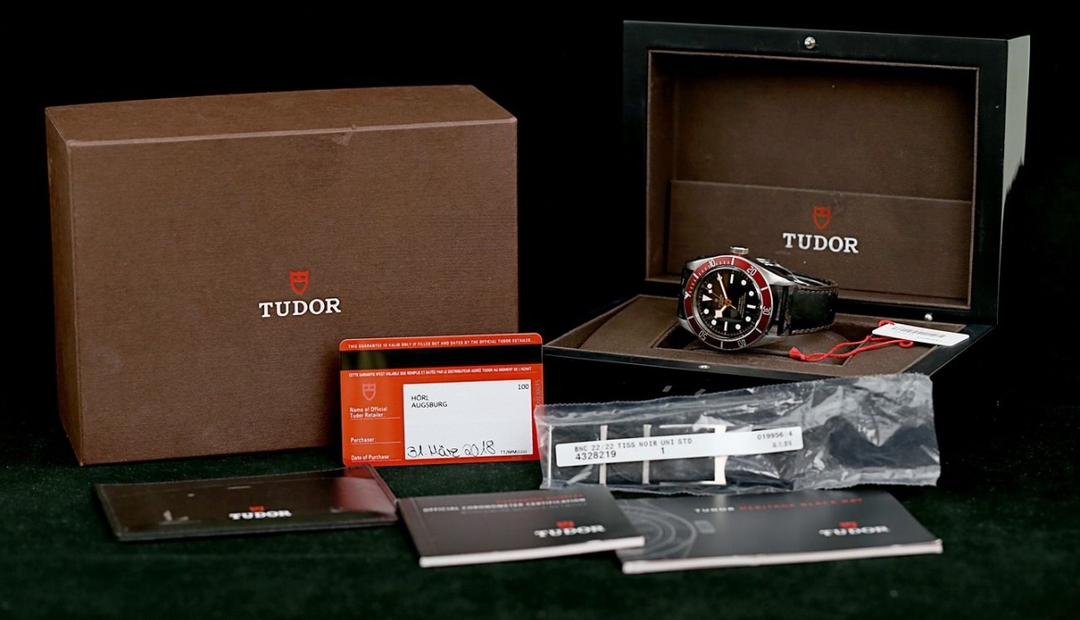 Tudor Black Bay, 79230R, Coffret Heritage complet, 2 bracelets, 41 mm, Automatique